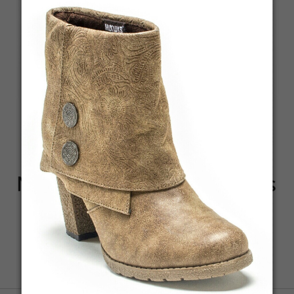 Medium Brown authentic Muk Luk boots
