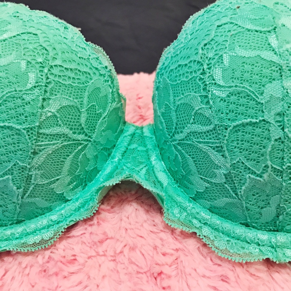 Green lace VS Pink date push-up 32dd