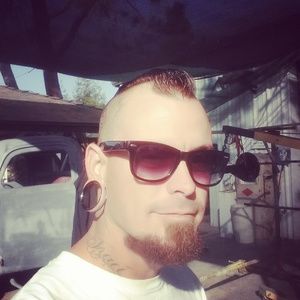 Meet your Posher, Dustin