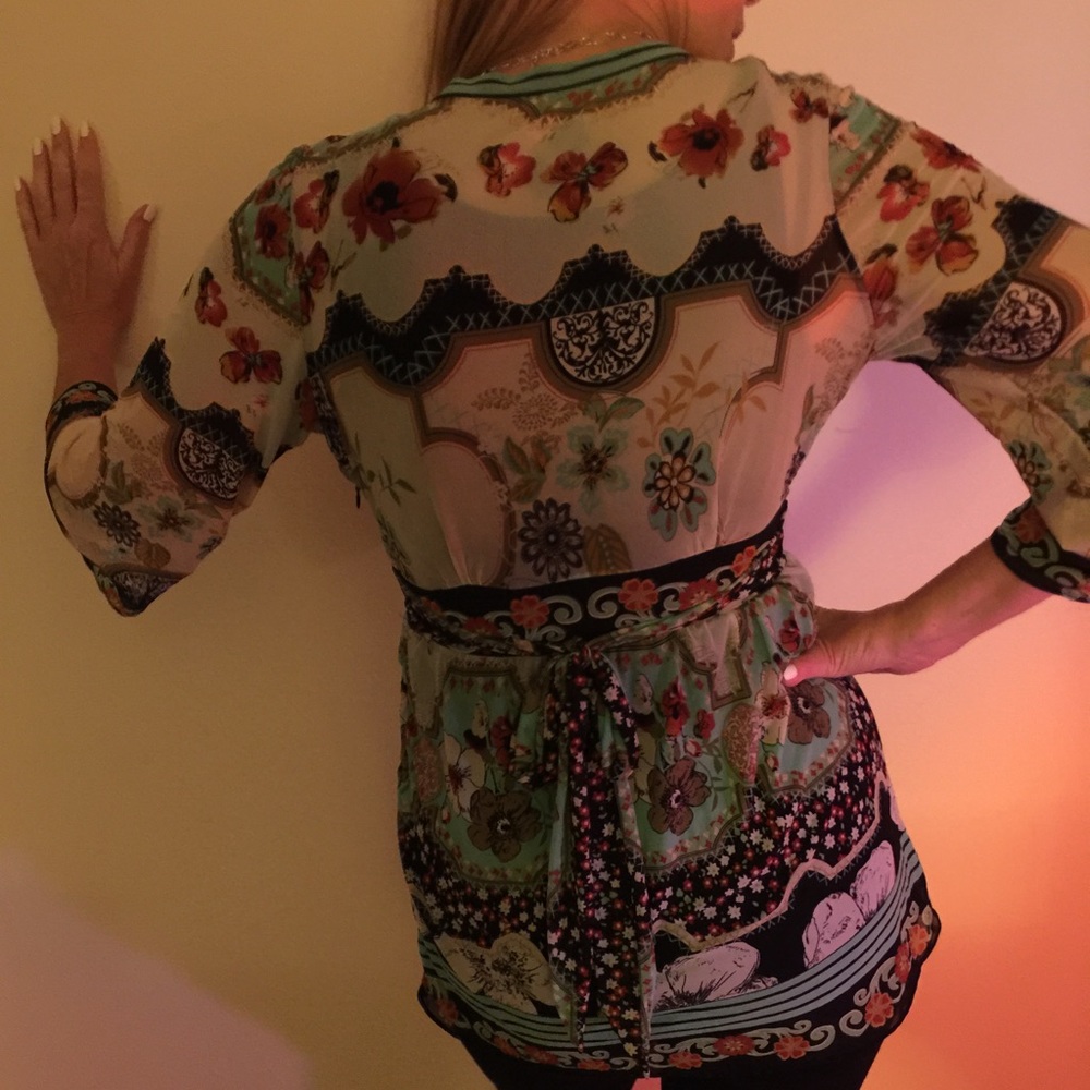 Adorable Top - Picture 4 of 4