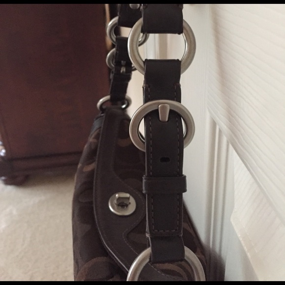 🆑EARANCE! Coach signature handbag. - Picture 4 of 4