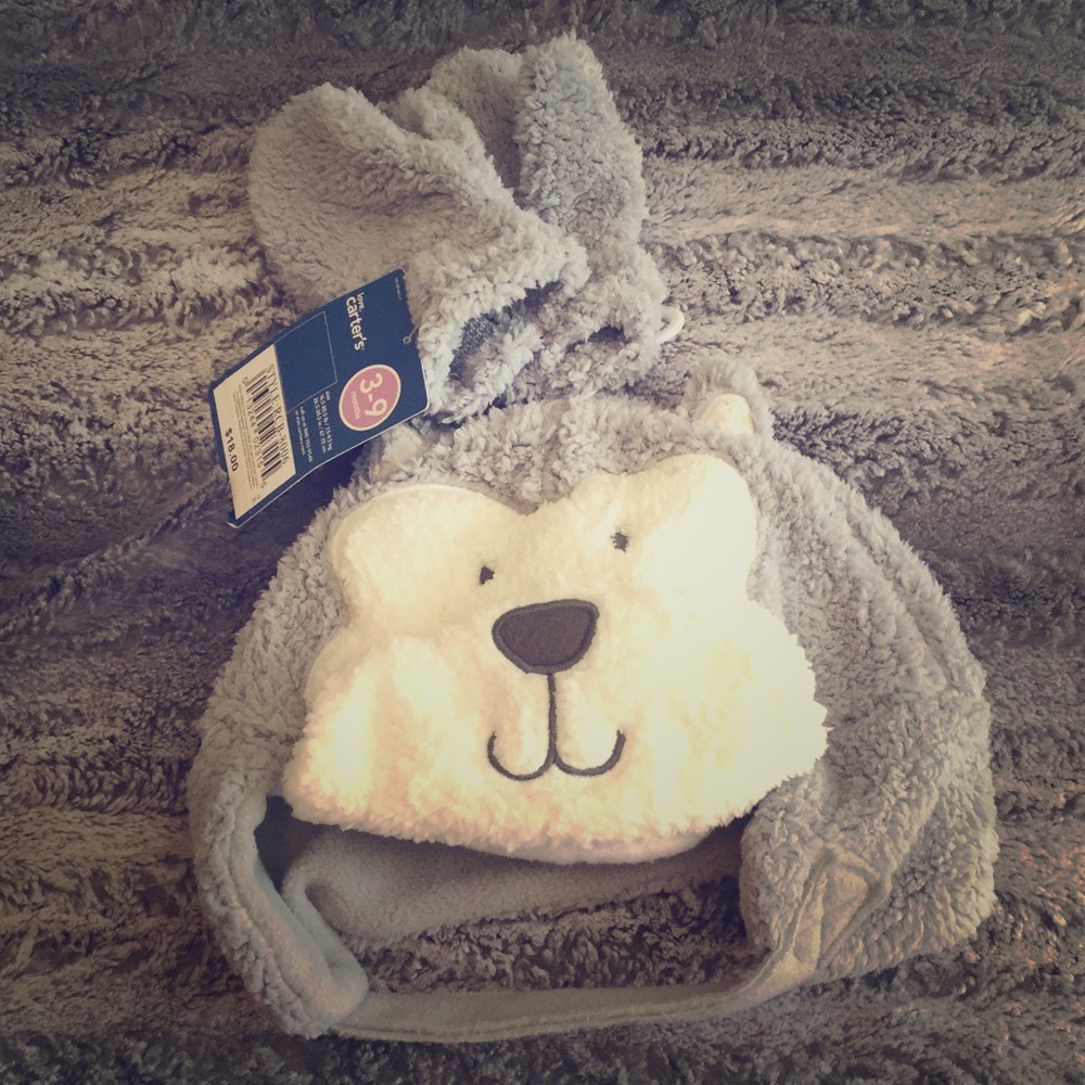 Carters baby boy hat and matching gloves! 💕💕💕