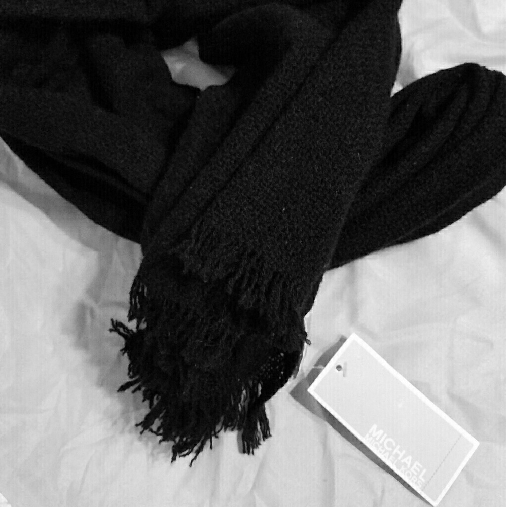 NWT AUTHENTIC MICHAEL KORS SCARF