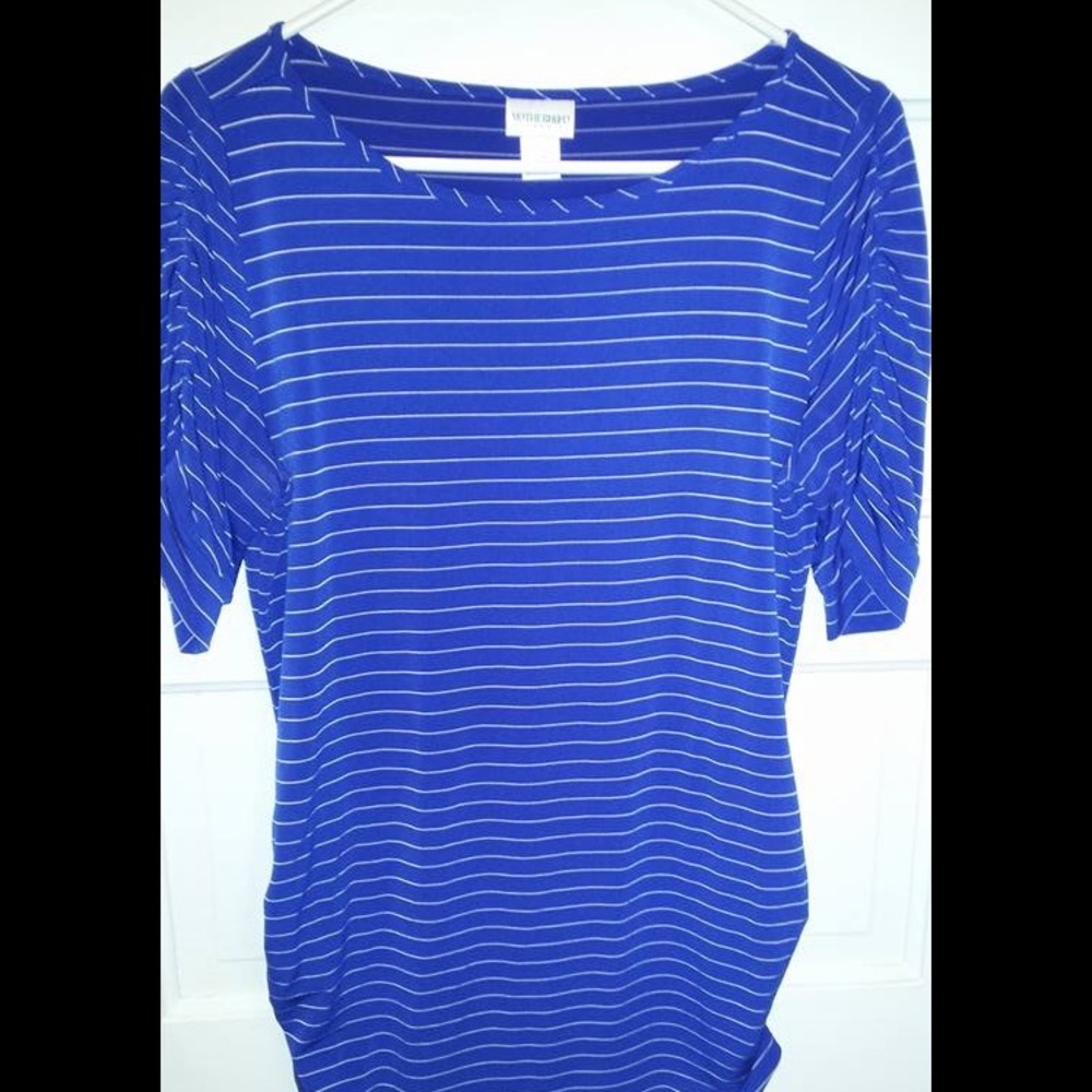 Motherhood Maternity EUC side shirred top. Medium.