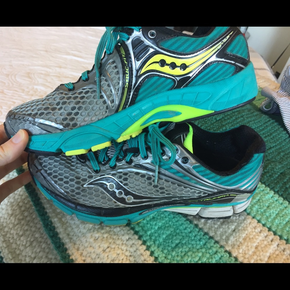 Saucony women's triumph running shoe, size 8.5!
