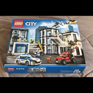 Lego Police Station - 894 pcs