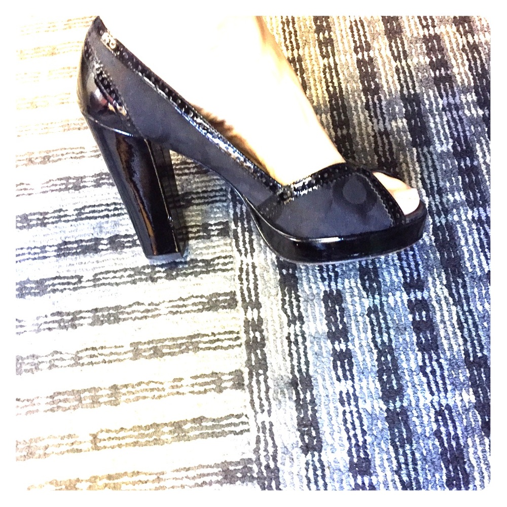 The prettiest shoes so cute coach shoes size 7.5