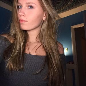 Meet your Posher, Kayla