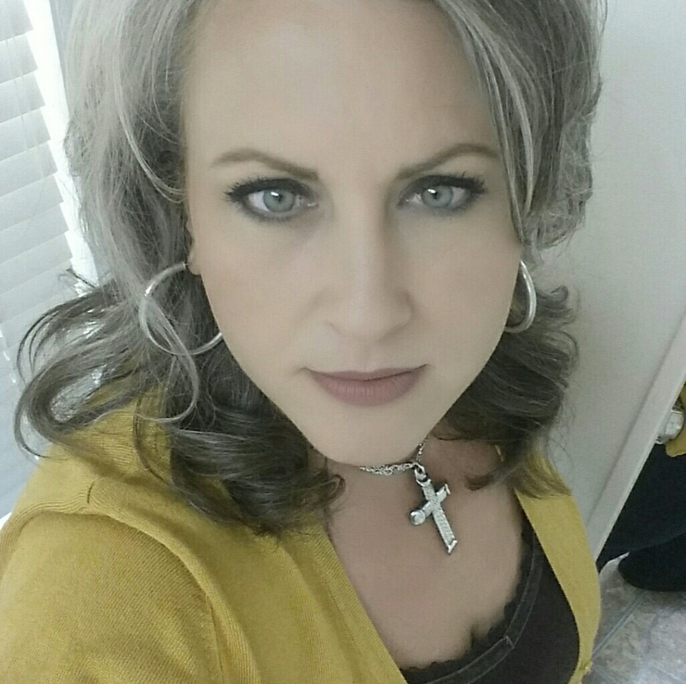 Meet your Posher, Lorie