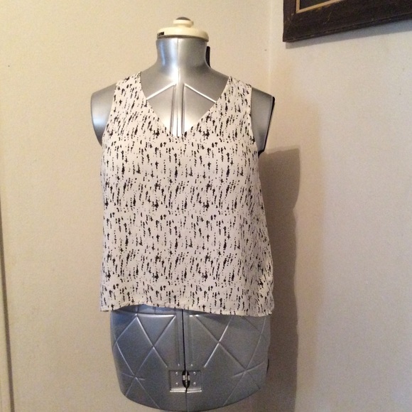 Forever 21 Tops - Forever 21 Hi-Lo Tank Top