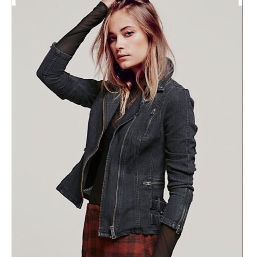 Free people back denim jacket in black wash 💞