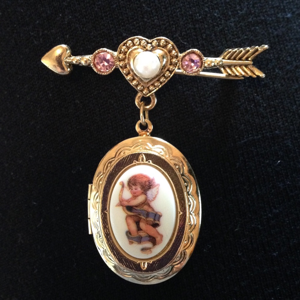 Vintage Look Brooch Locket