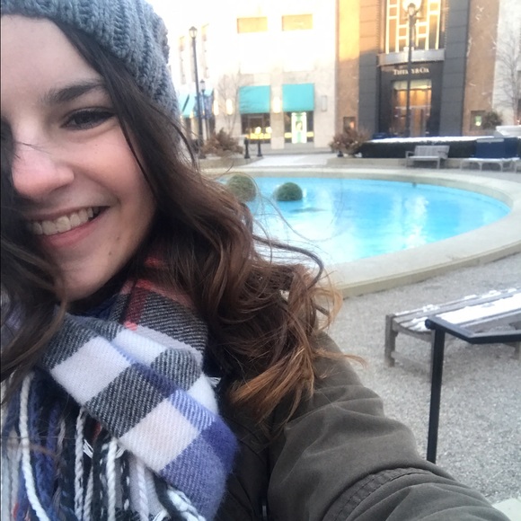 Meet your Posher, Riley - Picture 2 of 2