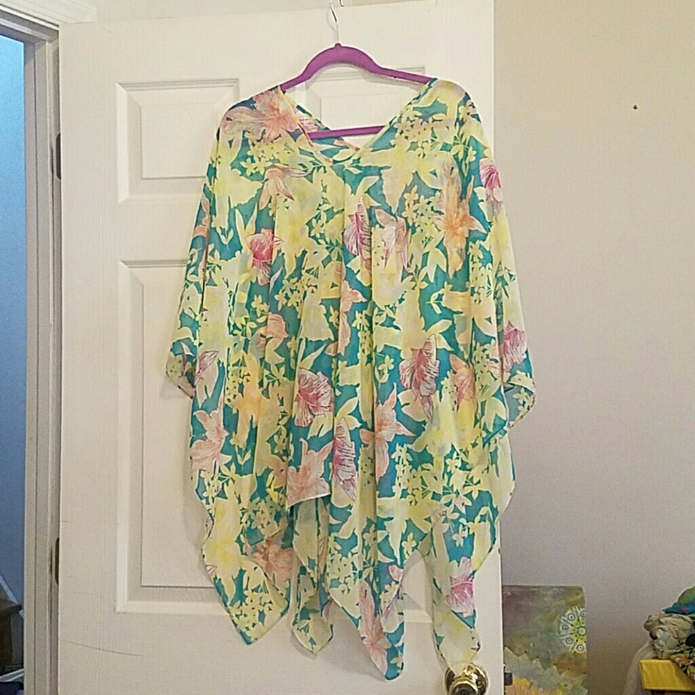 NWOT Big Buddha Tropical Poncho