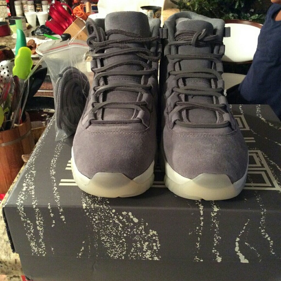 Brand new premium suede 11s