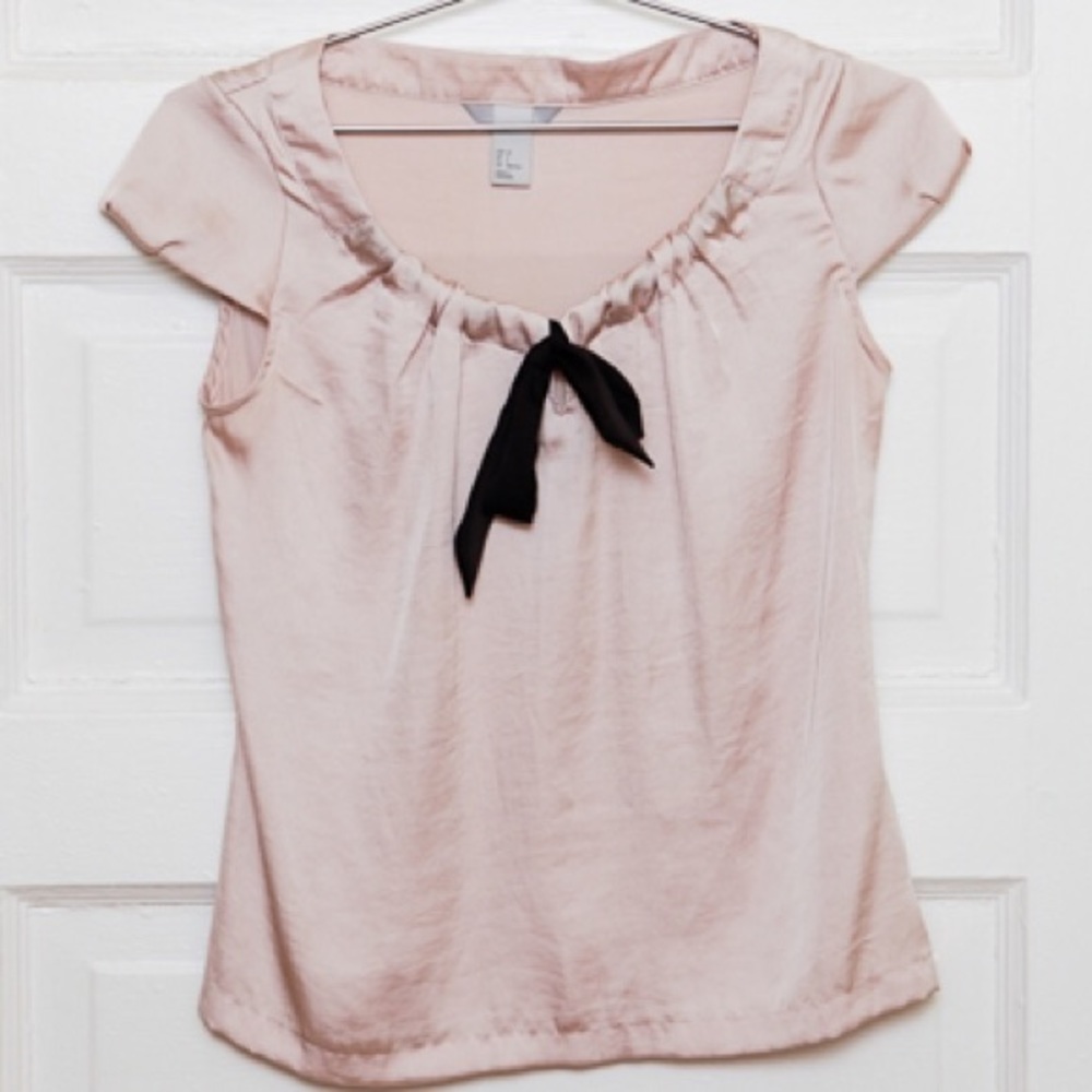 Silky blush short-sleeved blouse with Tie