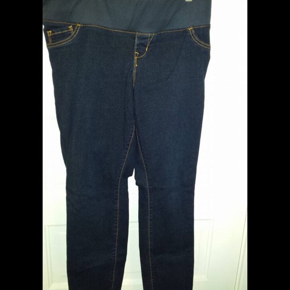 Old Navy Maternity skinny jeans in EUC sz 10