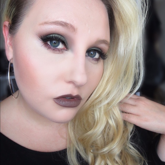 Meet your Posher, Leah! π - Picture 2 of 4