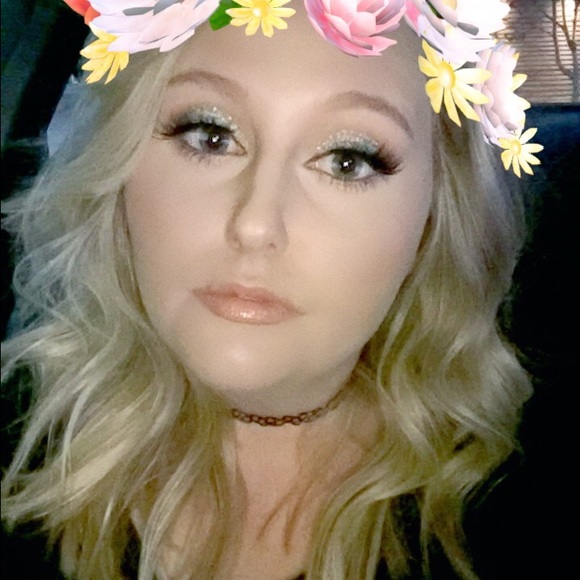 Meet your Posher, Leah! π - Picture 3 of 4