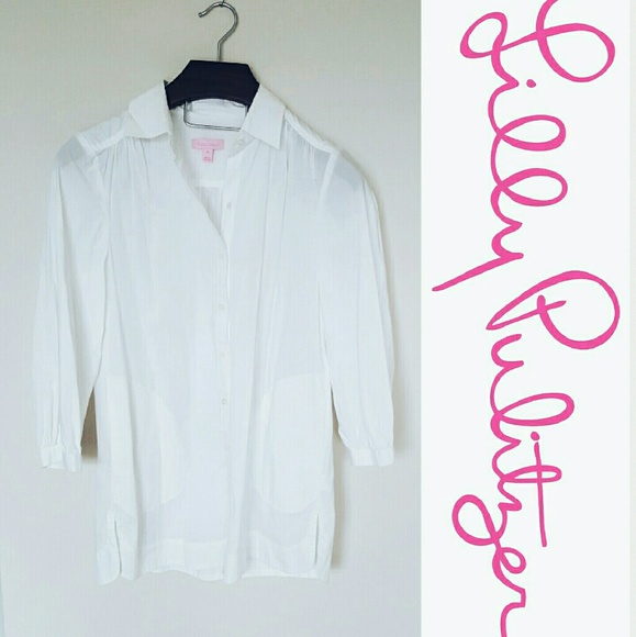 Lilly Pulitzer Tops - Lilly Pulitzer lightweight button up top! M