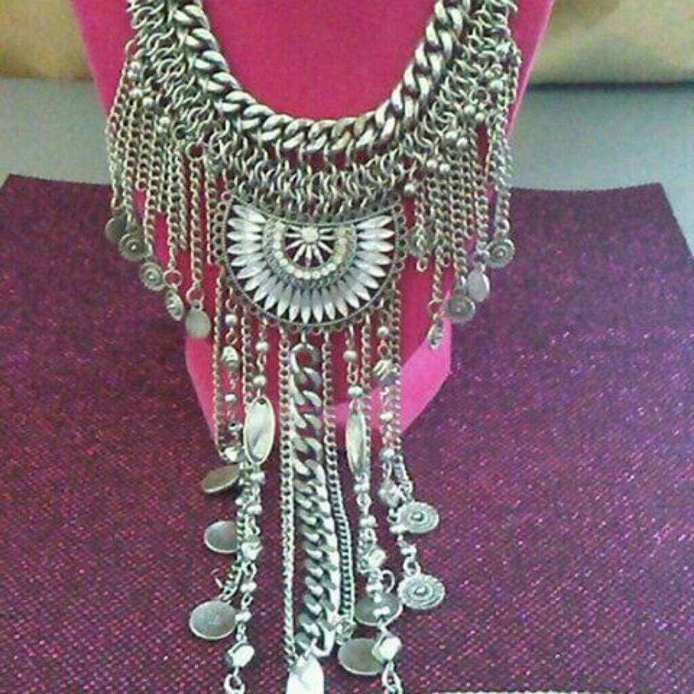 Statement necklace