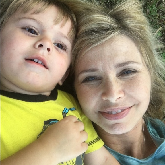 Meet your Posher, Janet - Picture 2 of 8