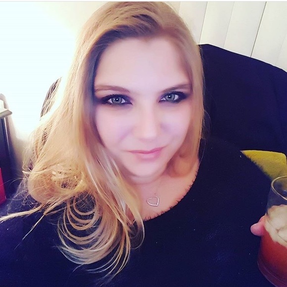 Meet your Posher, Janet - Picture 8 of 8