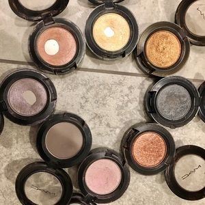 As is MAC eyeshadow makeup lot