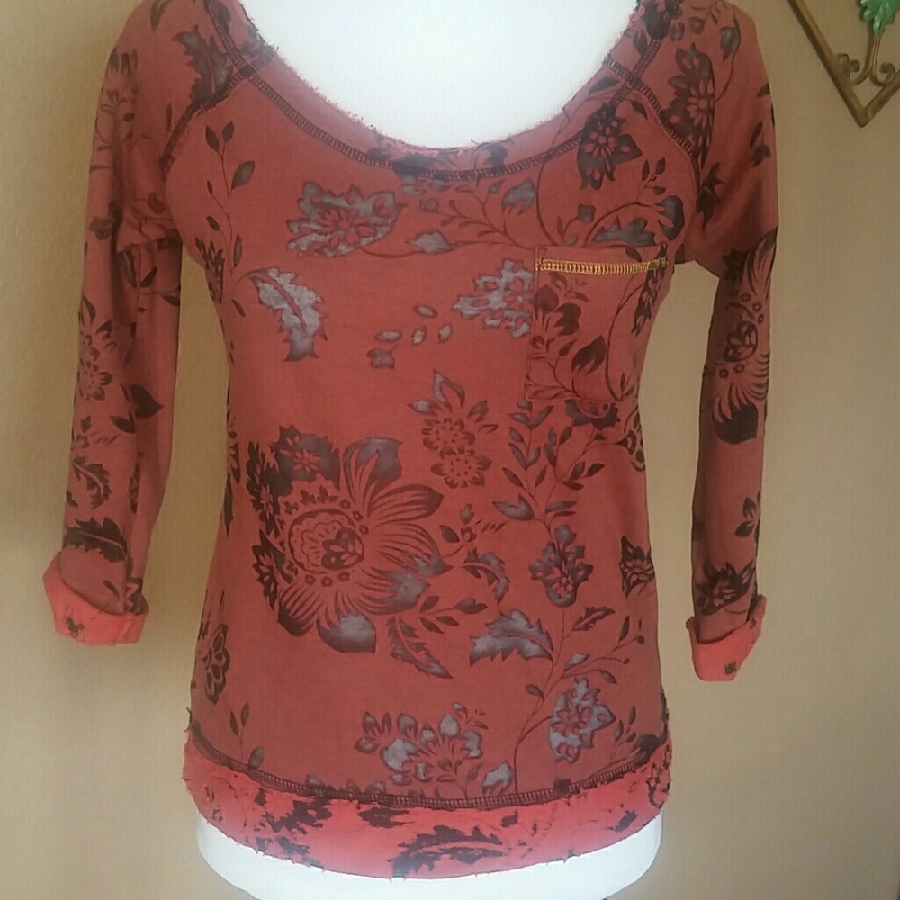Daytrip from the buckle cut out sweat shirt