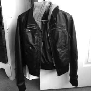 HARDLY WORN LEATHER JACKET