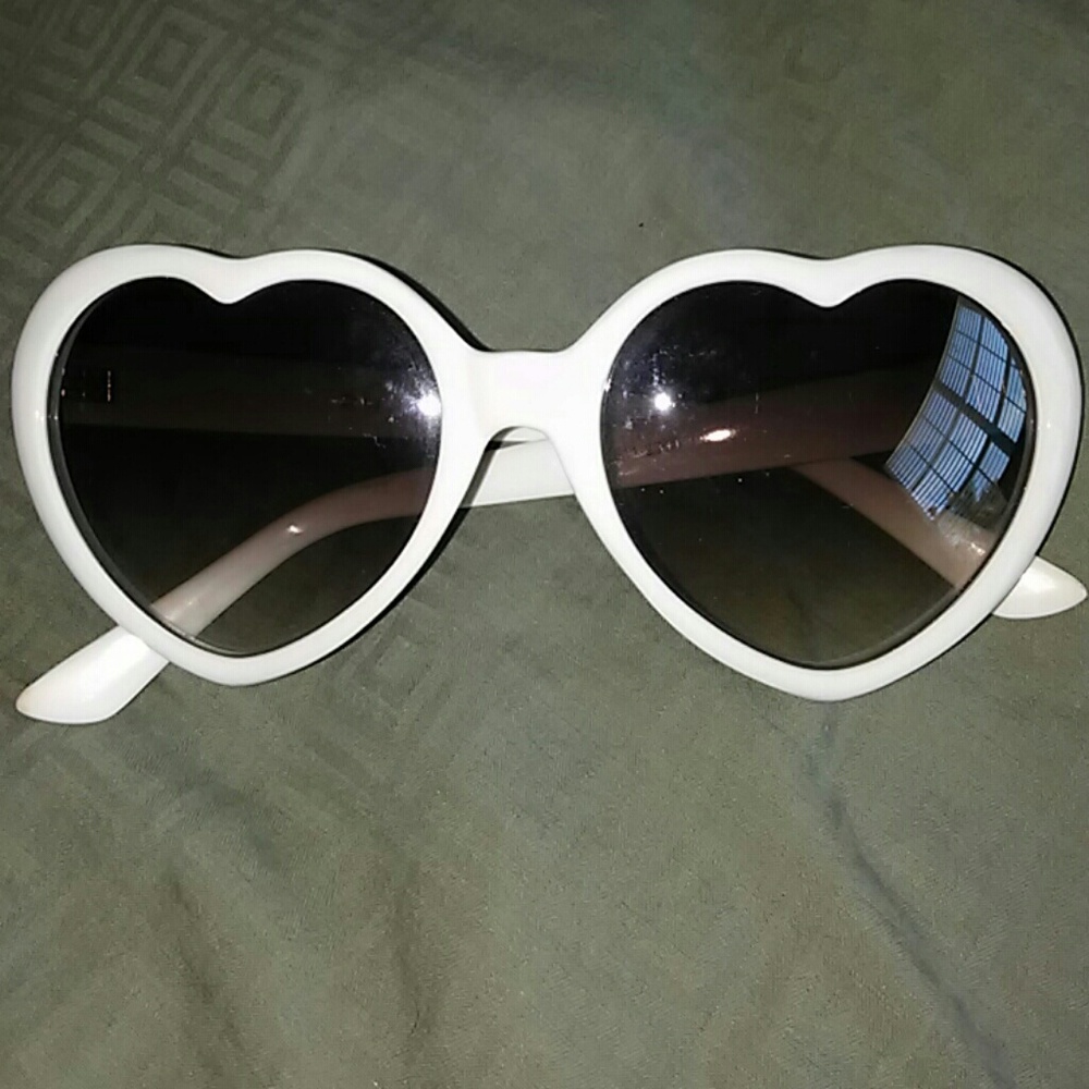 Store closing**White heart sunglasses