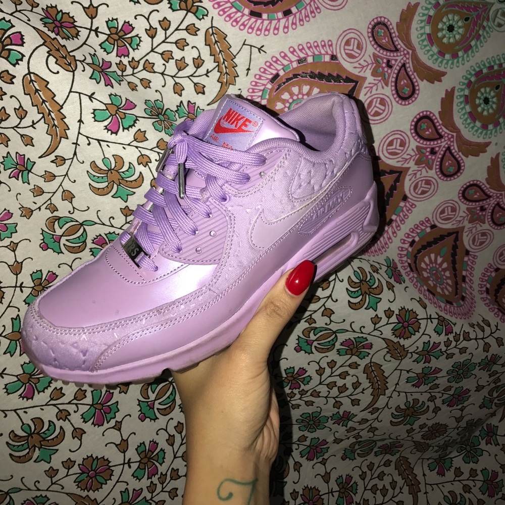 Limited Edition Paris Pack Air max ( Negotiable)