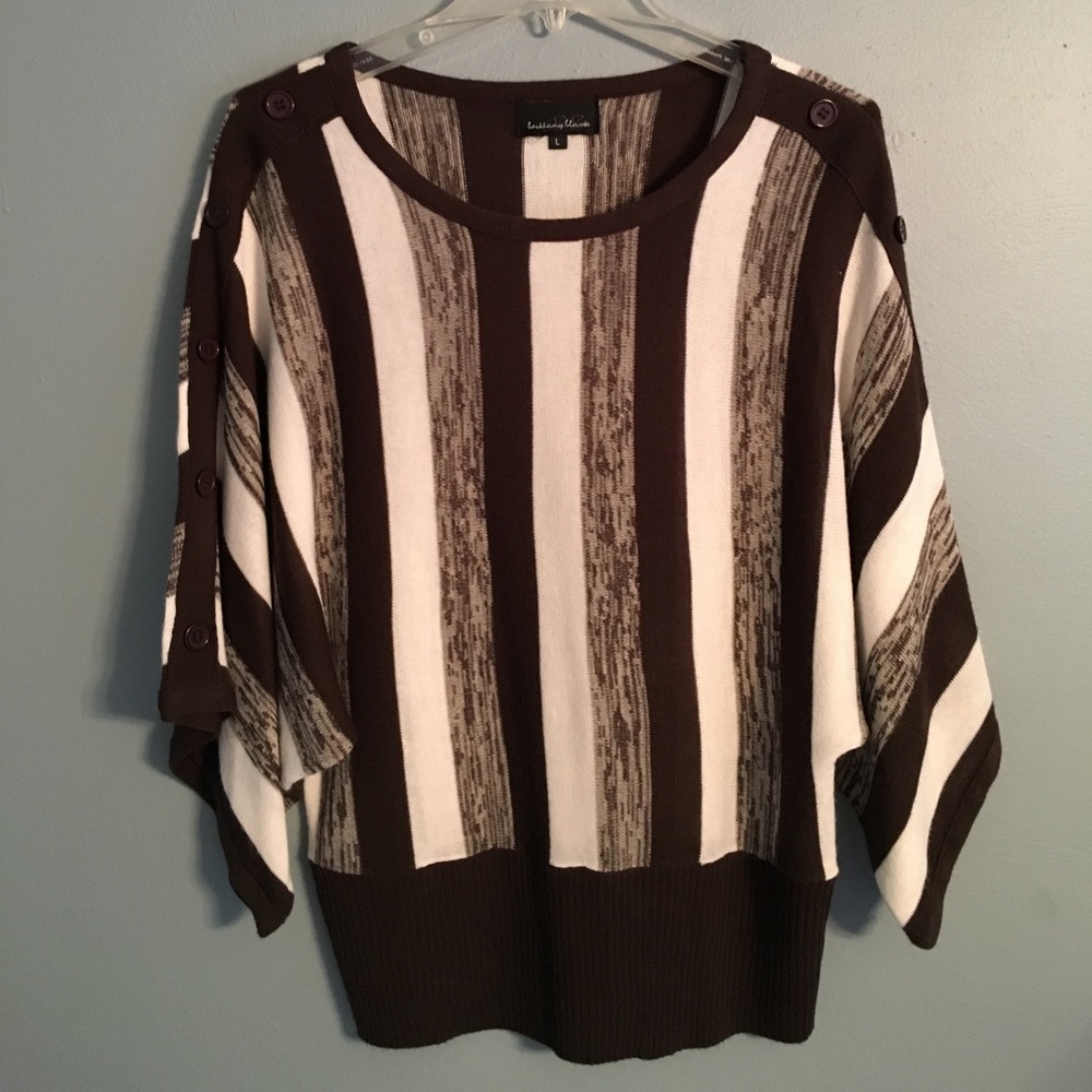 Brown & White 3/4 Length Buttoned Top