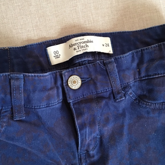 EUC Abercrombie Jeans with Purple Print - Picture 2 of 4