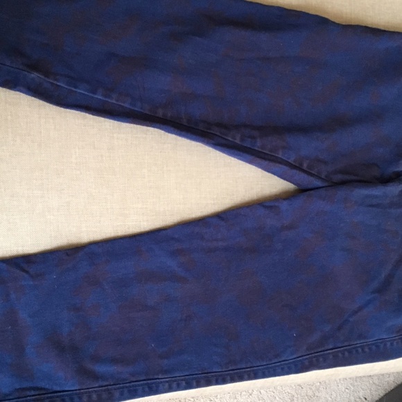 EUC Abercrombie Jeans with Purple Print - Picture 3 of 4