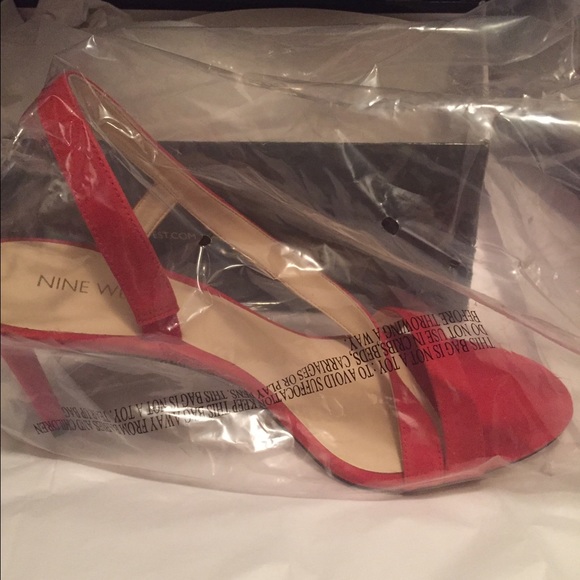 New in Box! NINE WEST Strap Heel Sandals - Picture 2 of 2