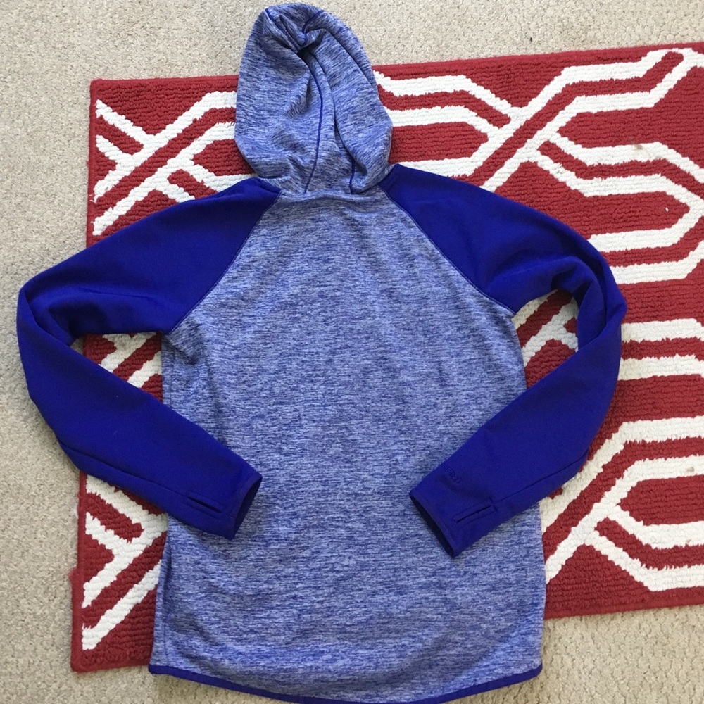 Under armour sweatshirt- thumb holes! - Picture 4 of 4
