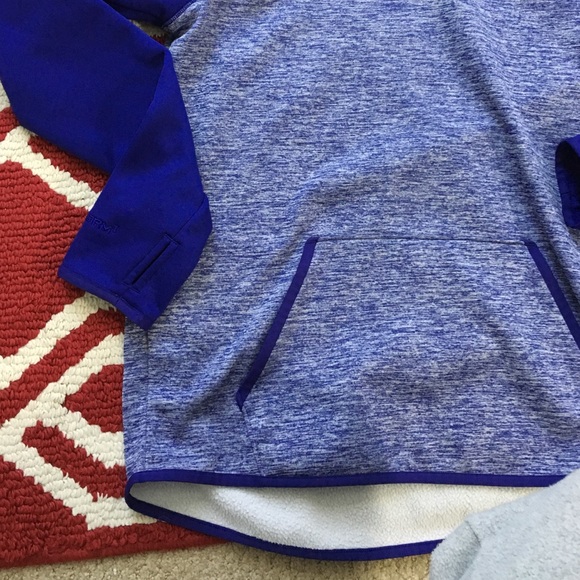 Under armour sweatshirt- thumb holes! - Picture 2 of 4