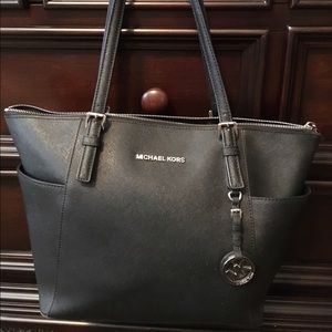 Michael Kors Jet Set Top-Zip Saffiano