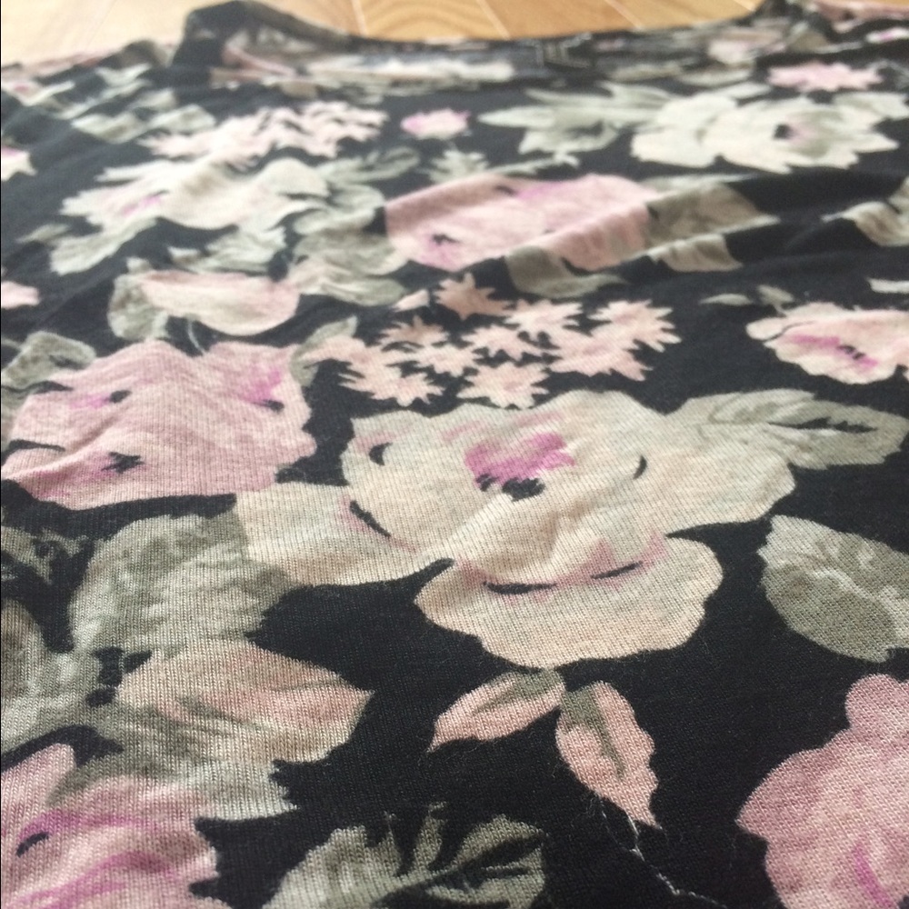 Forever 21 size medium floral crop top - Picture 3 of 3