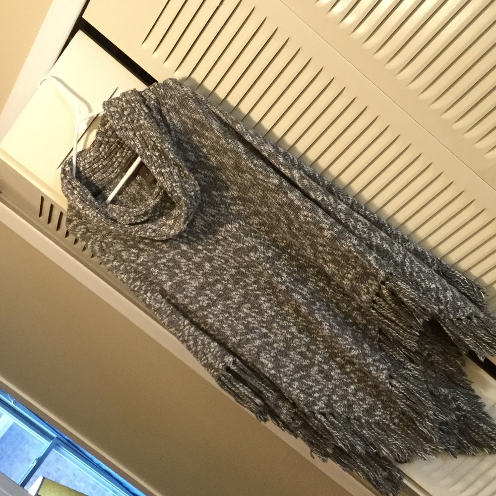 Fun Grey&White Fenn Wright Manson Frayed Poncho