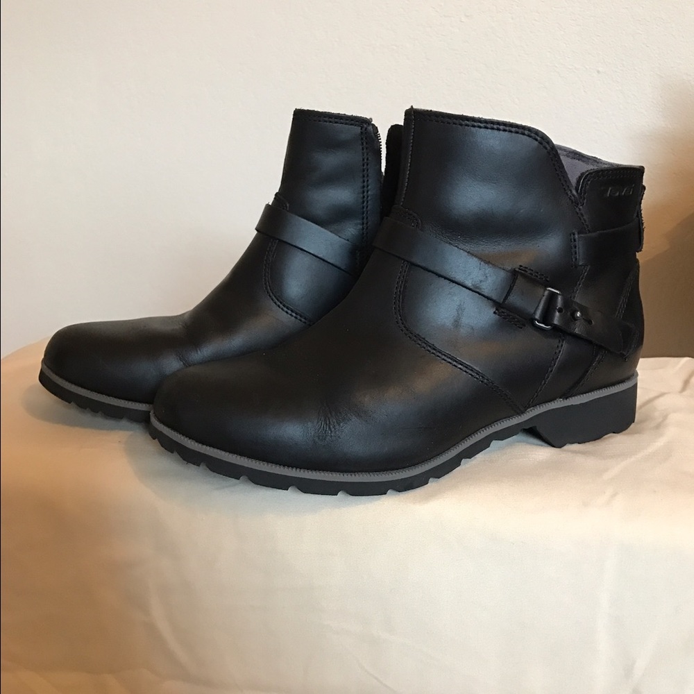 Waterproof leather rain bootie
