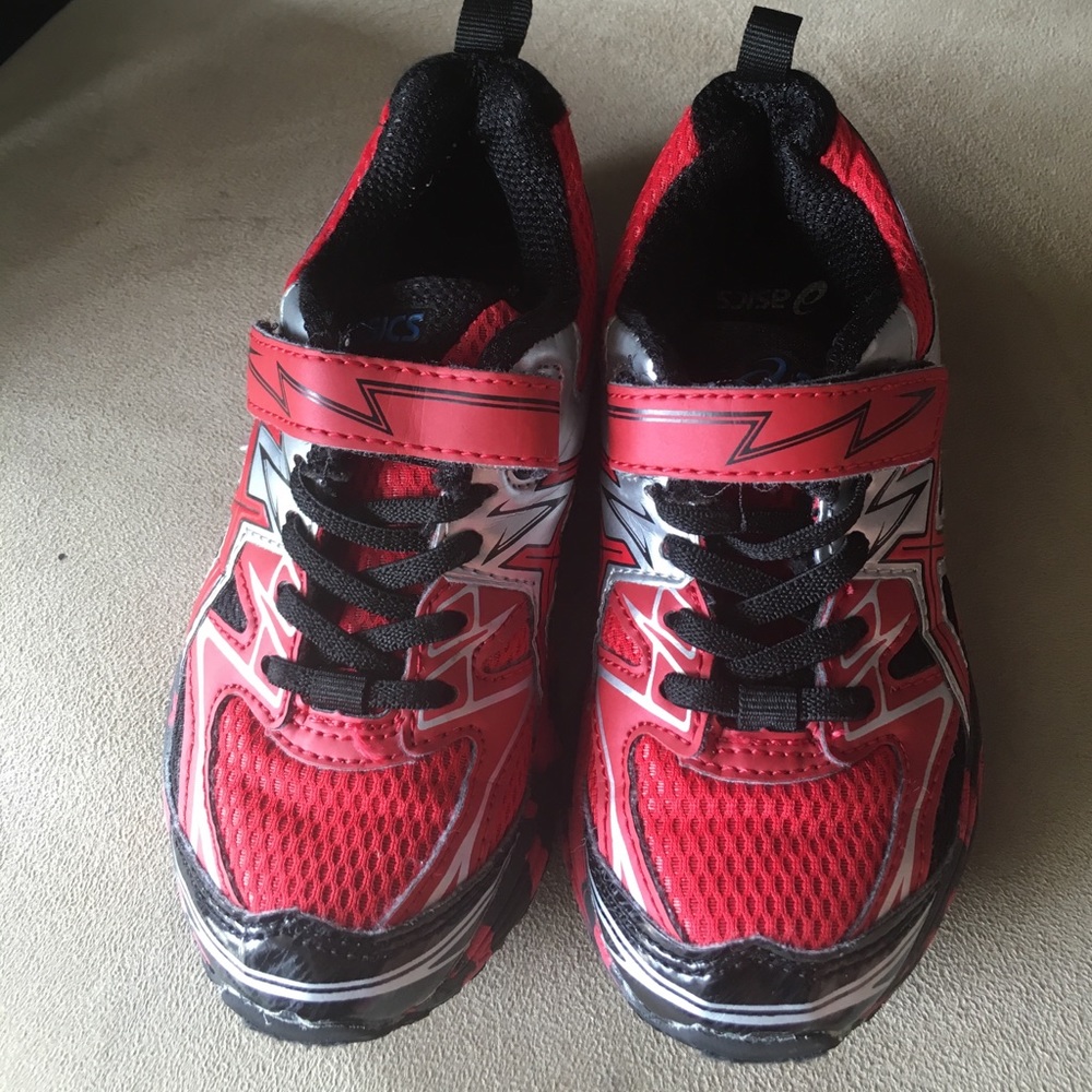 Boys Asics 11