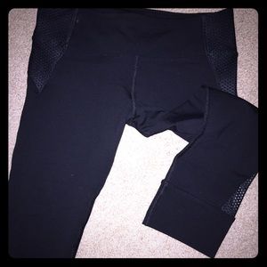Never worn Lorna Jane Capri yoga pants