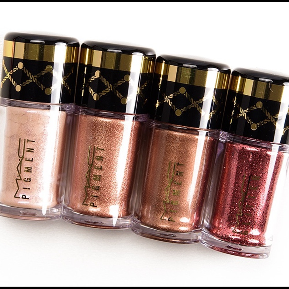 MAC LIMITED EDITION GLITTER AND PIGMENTS