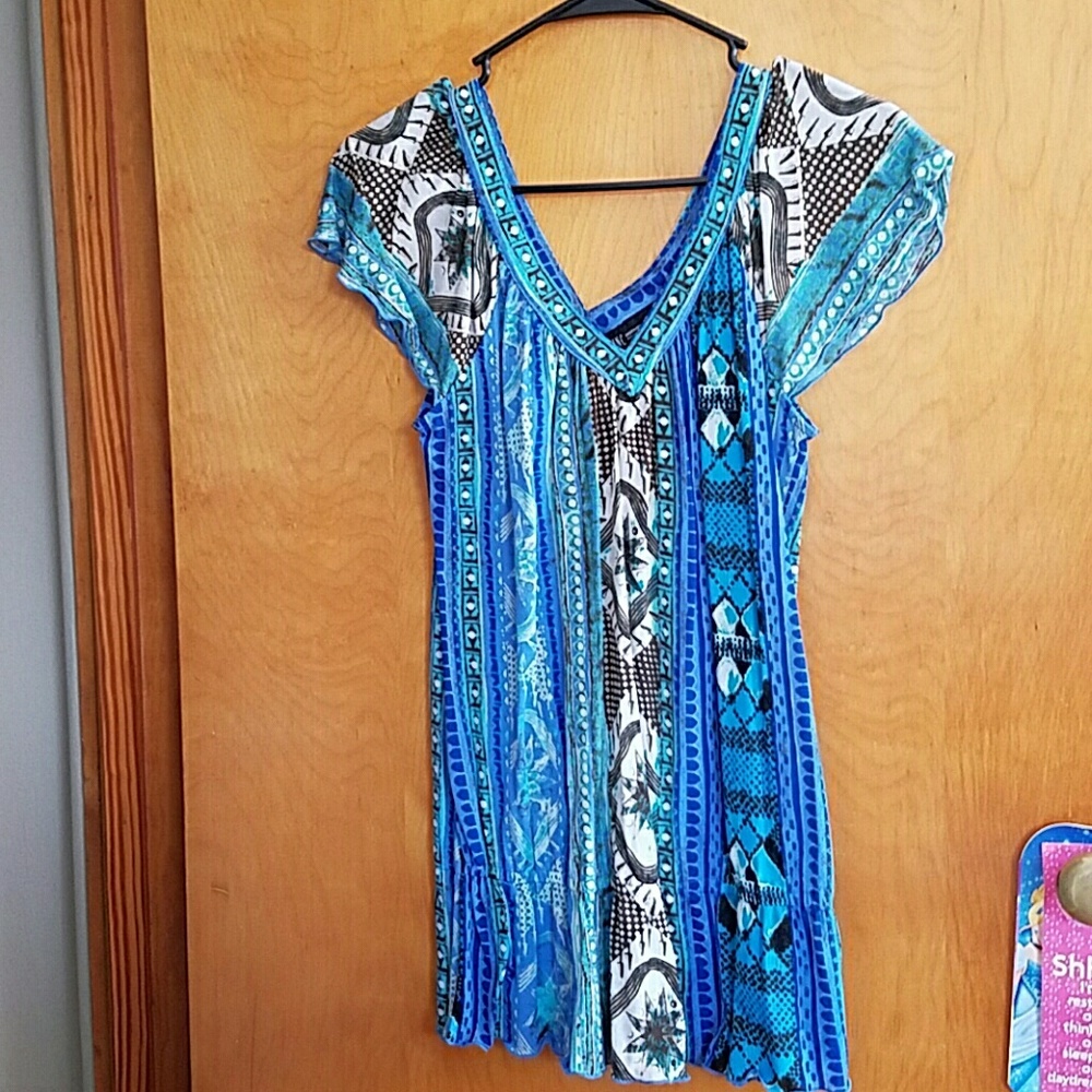 Light blouse ✔MAKE OFFER ✔