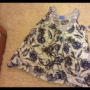 NWT Simply Vera silky tank