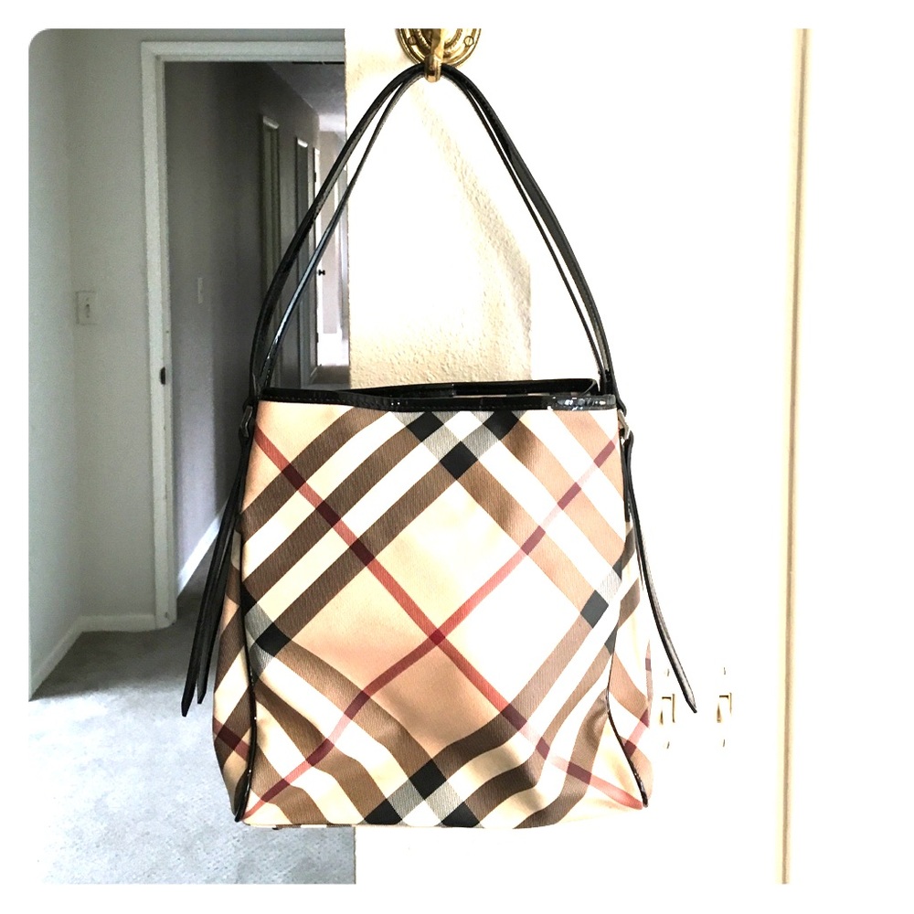 Discontinued Burberry nova check shoulder bag.