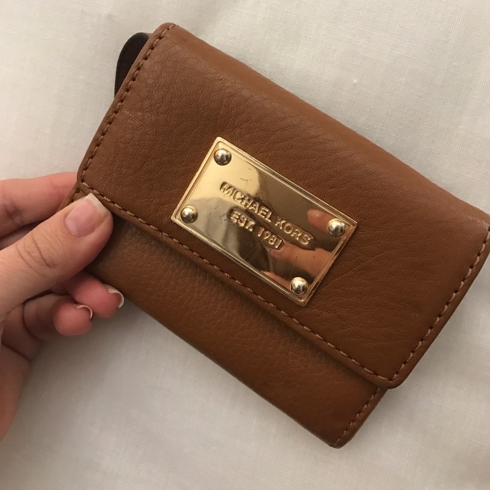 Leather Michael Kors wallet and key holder