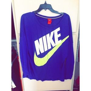NIKE top